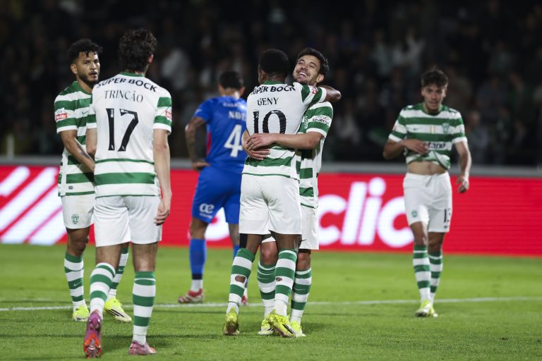 Sporting volta a assumir o segundo lugar com triunfo em Alverca por 1-4