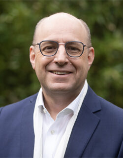 Frédéric Massot, candidat à l'élection municipale à Villiers-sur-Marne.