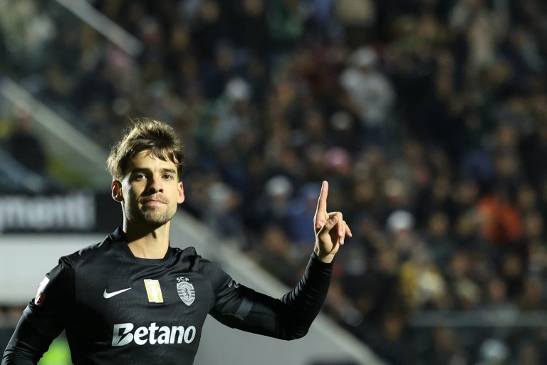 Sporting vence Estrela da Amadora e mantém-se na perseguição ao líder FC Porto