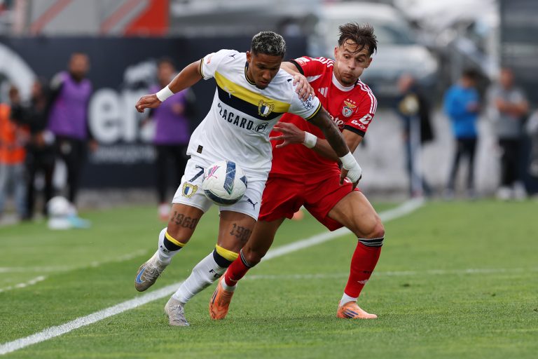 I Liga: Benfica empata em Famalicão e pode ver Sporting encostar-se no segundo lugar