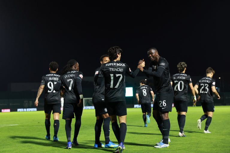 Sporting vence Rio Ave e isola-se no segundo lugar, Benfica &lsquo;cai&rsquo; para terceiro