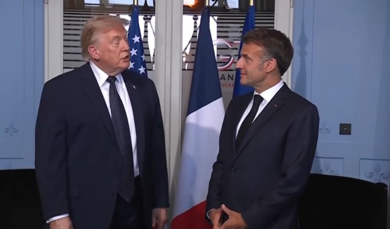 Donald Trump anuncia reabertura do Estreito de Ormuz após acordo entre os Estados Unidos e o Irão