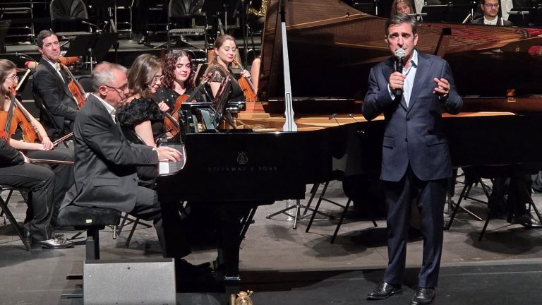 10 de Junho. Laginha e Camané juntam-se à Orquestra Filarmónica Portuguesa de Paris. Reportagem