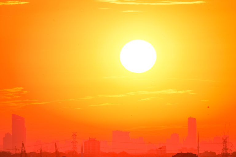 Canícula extrema coloca 72 departamentos franceses em alerta vermelho