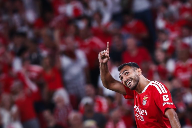 Benfica, Liga Europa, e Braga, Liga Conferência, goleiam e seguem para a terceira pré-eliminatória