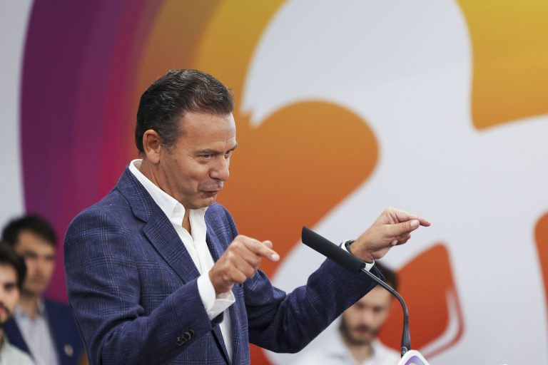 Primeiro-ministro lamenta perturbações nos exames mas insiste que foi “caminho correto”