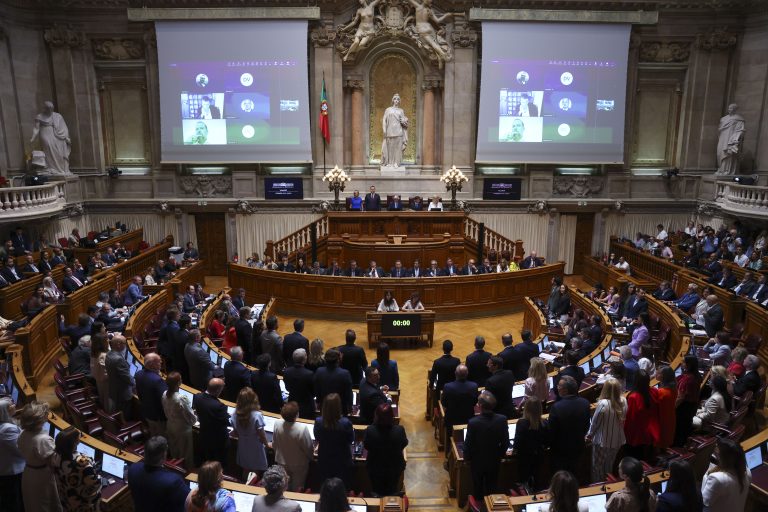 AR/Censura: Moção apresentada pelo Chega rejeitada com abstenção do PS