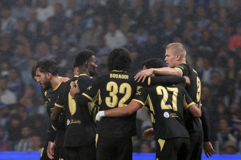 Manchester City impõe-se no terreno do FC Porto com golos de Haaland