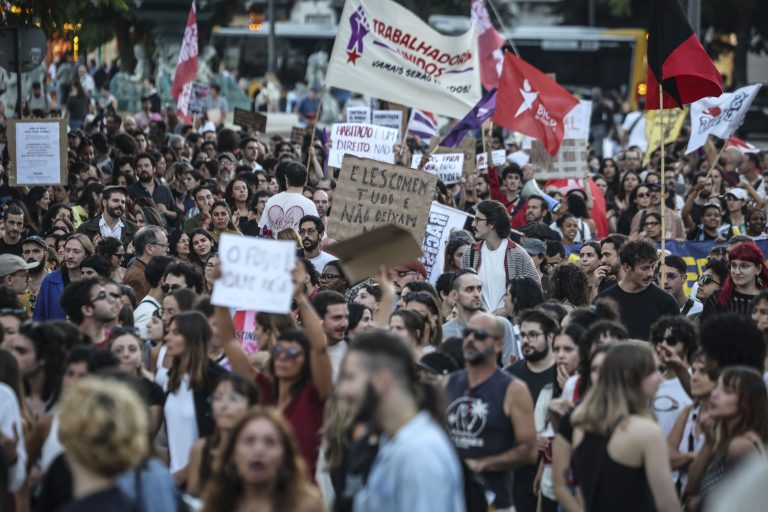 Milhares concentram-se em Lisboa contra o custo de vida e da habitação