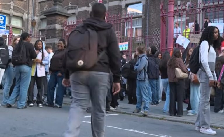 Protestos estudantis em França deixam adolescente de 15 anos sem uma mão