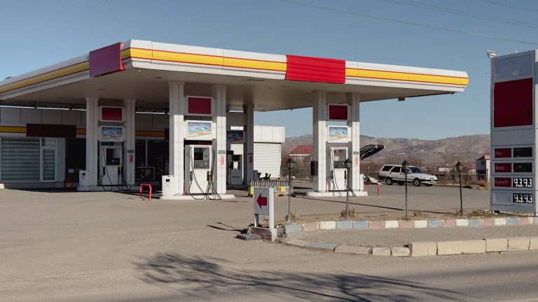 G7 decide libertar 100 milhões de barris de diesel e petróleo das reservas de emergência